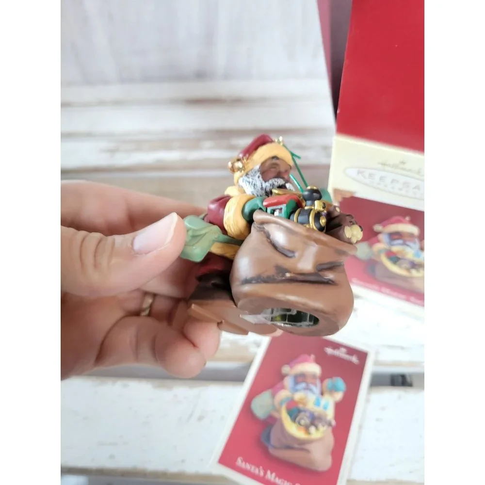 Hallmark Santa's magic sack 2005‎ lights up ornament Xmas tree home decor